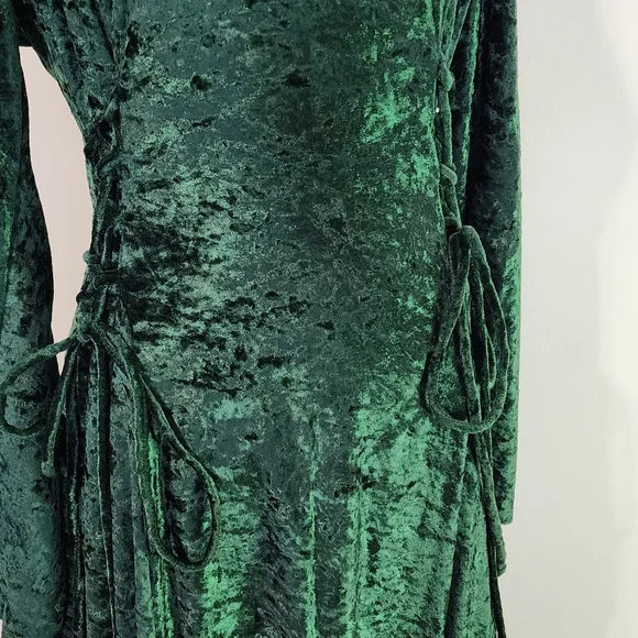 Vintage green Crushed velvet Renaissance lace up long dress - Picture 9 of 11